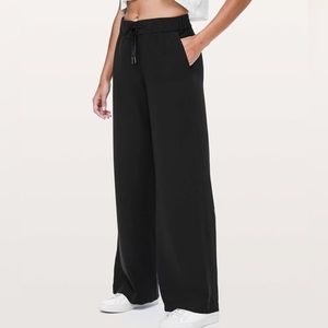Lululemon On The Fly Wide Leg Pant *woven